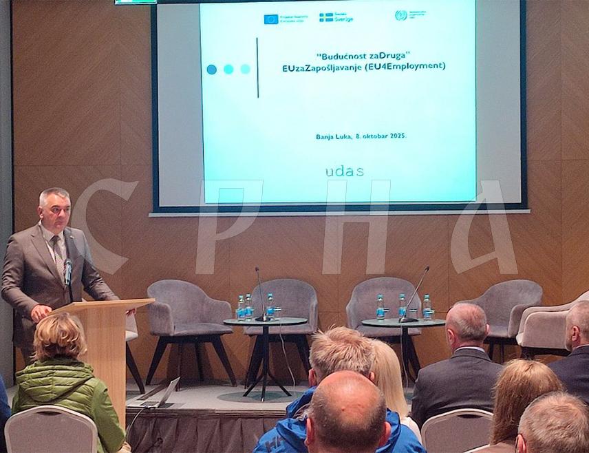 БАЊАЛУКА, 8. ОКТОБРА /СРНА/ - Предсједник Владе Републике Српске Саво Минић рекао је да је пројектом "Будућност заДруга" запослено 26 особа са инвалидитетом у Српској, те поручио да је трајна обавеза Владе да помаже особама које су у Одбрамбено-отаџбинском рату изгубиле дио тијела.