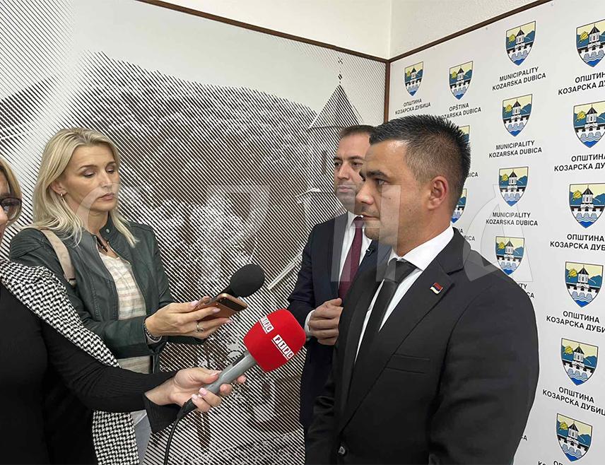 КОЗАРСКА ДУБИЦА, 8. ОКTОБРА /СРНА/ - Козарска Дубица на располагању је Министарству правде Републике Српске за сваки вид сарадње како би ова локална заједница била јача, рекао је начелник општине Игор Савковић након састанка са министром правде Гораном Селаком.