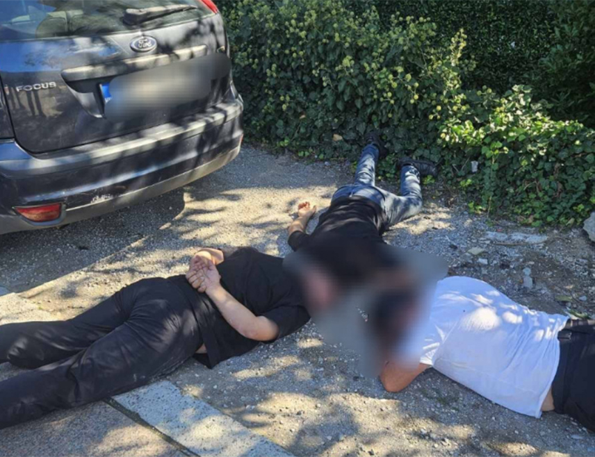 ПОДГОРИЦА, 8. ОКТОБРА /СРНА/ - Три држављанина Турске приведена су у Будви након што су покушали да побјегну послије отмице једног лица.