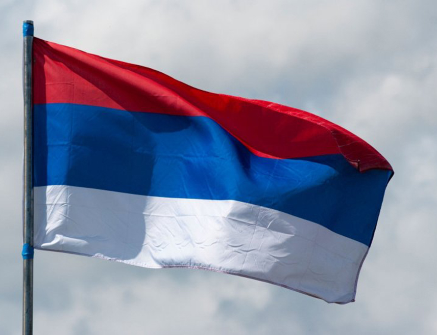 БИЈЕЉИНА, 9. ОКТОБРА /СРНА/ - Скупштина Србије одлучила је 10. октобра 1991. године да републичка застава буде тробојка без звијезде петокраке.