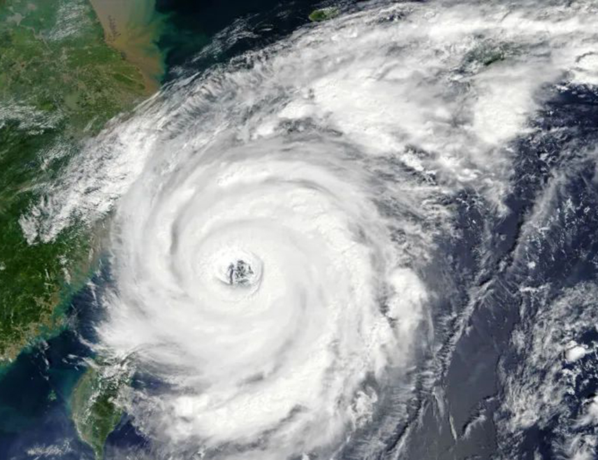 ТОКИО, 9. ОКТОБРА /СРНА/ - Влада Јапана издала је упозорење на поплаве и клизишта, након што је тајфун донио обилне падавине на острва јужно од Токија.