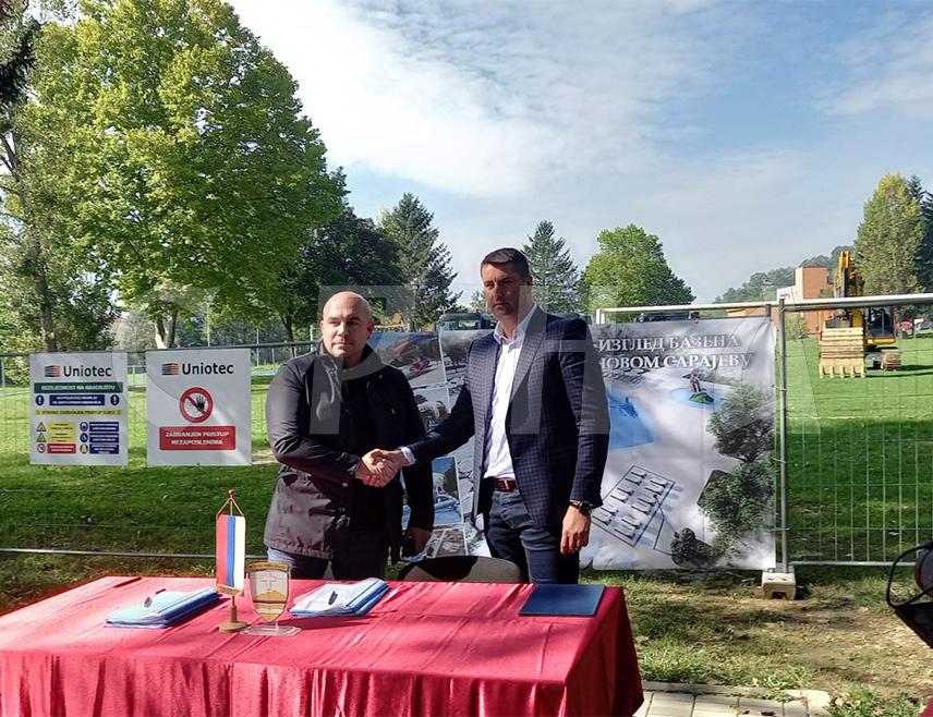 ИСТОЧНО САРАЈЕВО, 9. ОКТОБРА /СРНА/ - У Источном Новом Сарајеву данас је потписан уговор о почетку изградње отвореног базена за шта је општина обезбиједила око четири милиона КМ.