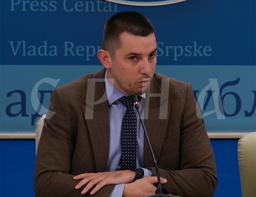 БАЊАЛУКА, 9. ОКТОБРА /СРНА/ - Министар трговине и туризма Републике Српске Денис Шулић најавио је за сутра састанак са представницима Савеза синдиката Републике Српске са којима ће, између осталог, разговарати о маржама.