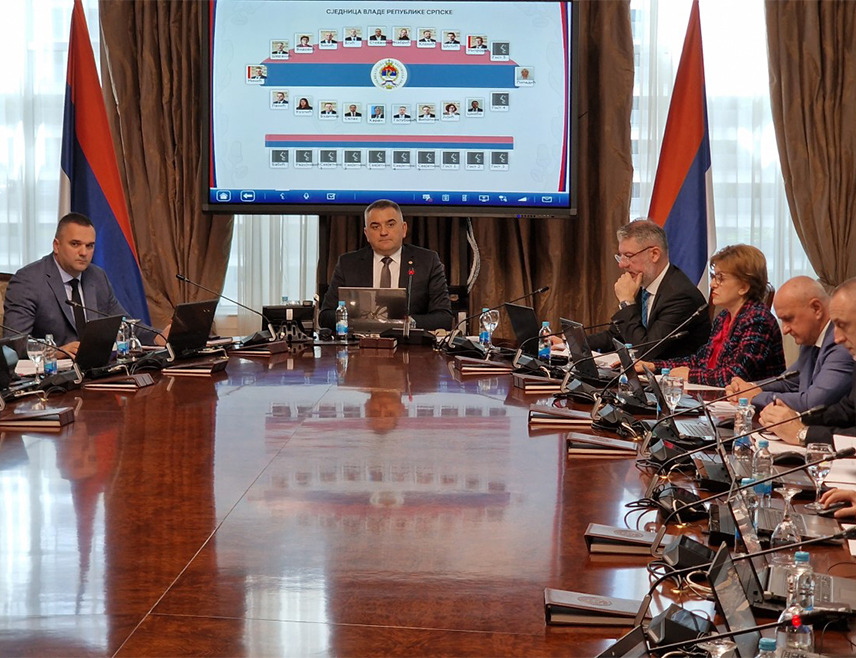 БАЊАЛУКА, 9. ОКТОБРА /СРНА/ - Влада Републике Српске усвојила је Информацију о иницијативи за покретање поступка задужења код ЕБРД-а ради суфинансирања пројекта Свјетске банке вриједног до 60 милиона евра који се односи на одрживу, интегрисану и безбједну путну инфраструктуру, те финансирање и изградњу магистралног пута Брод на Дрини /Фоча/–Хум /Шћепан Поље/ са мостом.