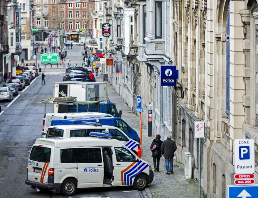 БРИСЕЛ  9. ОКТОБРА /СРНА/ - Белгијска полиција привела је тројицу мушкараца због сумње да су планирали џихадистички напад на политичаре, након што је пронашла бомбу домаће израде у кући једног од осумњичених, саопштено је вечерас из тужилаштва.