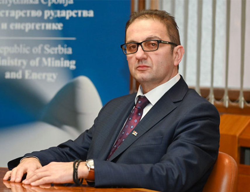 БЕОГРАД, 10. ОКТОБРА /СРНА/ - Србија након увођења америчких санкција НИС-у има капацитет да грађанима обезбиједи сигурно снабдијевање горивом, чак и када загарантоване шестомјесечне резерве буду исцрпљене, рекао је Срни економиста Стевица Деђански и додао да нема никаквог разлога за забринутост.