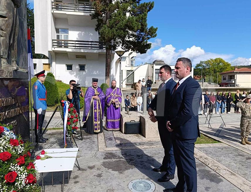 МРКОЊИЋ ГРАД, 10. ОКТОБРА /СРНА/ - Предсједник Скупштине општине Мрњкоњић Град Стевица Еремија изразио је наду да ће правда стићи починиоце стравичних злочина над Србима у западнокрајишним општинама почињених 1995. године током агресије Хрватске војске и такозване Армије БиХ.