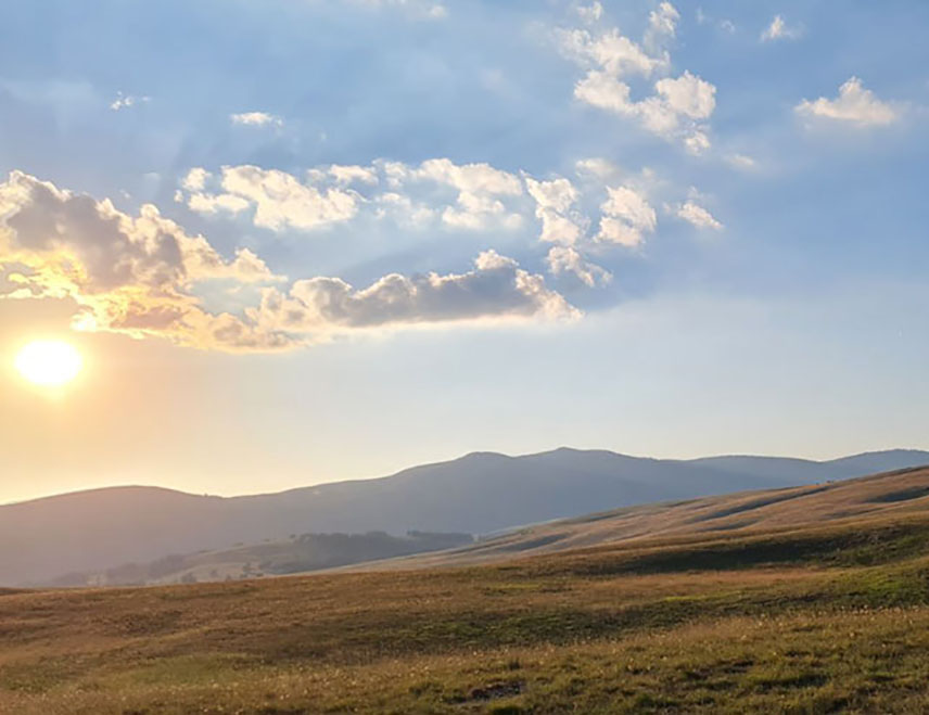 БАЊАЛУКА, 10. ОКТОБРА /СРНА/ - У Републици Српској се средином наредне седмице очекује благи пад температуре, поготово од уторка, сриједе када ће бити нешто хладније, али без већих падавина, рекла је Срни метеоролог у Републичком хидрометеоролошком заводу Милица Ђорђевић.