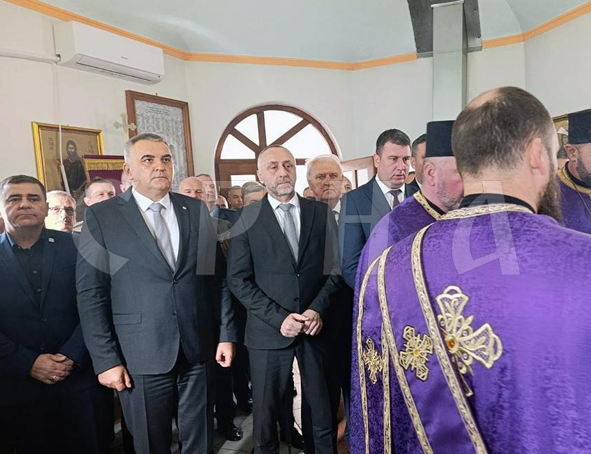 МРКОЊИЋ ГРАД, 10. ОКТОБРА /СРНА/ - Премијер Републике Српске Саво Минић изјавио је да је циљ агресије Хрватске војске и такозване Армије БиХ на 13 западнокрајишких општина 1995. године било истребљење српског народа, који је тада немилосрдно убијан о чему говори и масовна гробница у Мркоњић Граду.