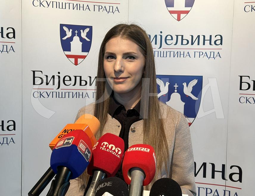 БИЈЕЉИНА, 10. ОКТОБРА /СРНА/ - Предсједник Скупштине града Бијељина Жељана Арсеновић изјавила је да је данас градоначелнику Љубиши Петровић упућен приједог рјешења да се Градској изборној комисји /ГИК/ исплати 51.500 КМ да би се могле исплатити накнаде за чланове бирачких одбора.