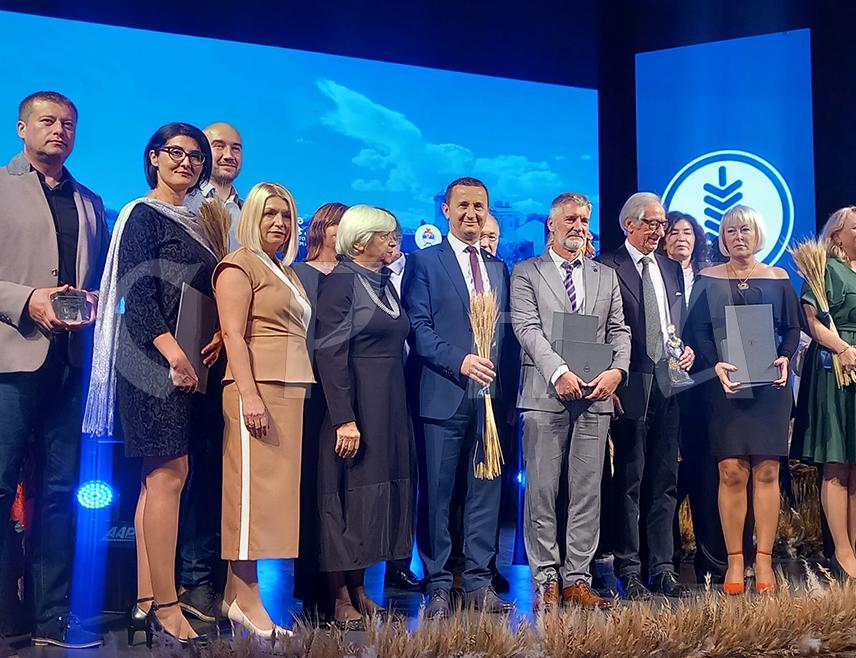 ТРЕБИЊЕ, 10. ОКТОБРА /СРНА/ - Награда "Жива" за најбољи словенски музеј ове године на вечерашњој манифестацији у Требињу додијељена је Хрватском природословном музеју, а Специјална диплома за изузетност припала је Музеју Житомислић.