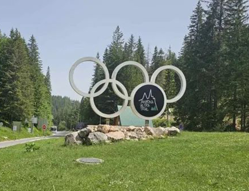 ЈАХОРИНА, 11. ОКТОБРА /СРНА/ - Бесплатну ски-карту у оквиру наградне активација Олимпијског центра  "Јахорина" као педесети купац карте на каси на Пољицама освојила је дјевојчица из Лознице.