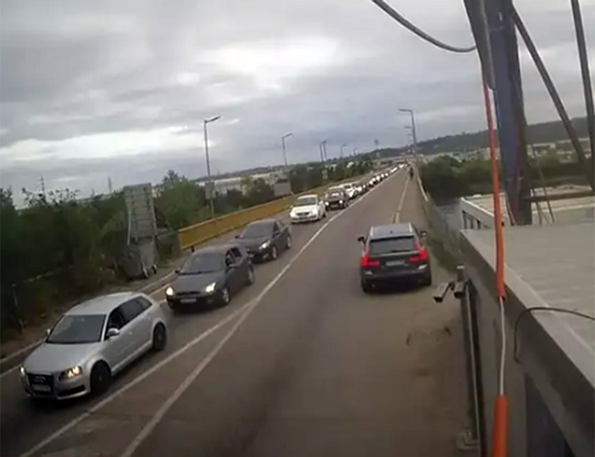 БАЊАЛУКА, 11. ОКТОБРА /СРНА/ - На граничoим прелазу Градишка  појачана је фреквенција возила на излазу из БиХ, а на Шепку у оба смјера.