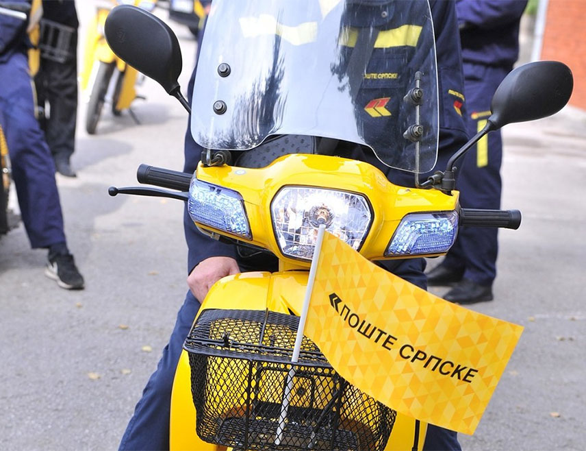 БРЕАТУНАЦ, 13. ОКТОБРА /СРНА/ - "Поште Српске" ће поводом Свјетског дана пошта почети реализацију еколошког пројекта "Зелени поштански кутак" засађивањем дрвета испред поште у Братунцу, саопштено је из овог предузећа.