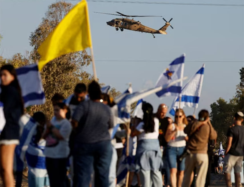 ТЕЛ АВИВ, 13. ОКТОБРА /СРНА - РИА Новости/ - Прва група од седморо израелских талаца ослобођена је и предата Међународном комитету Црвеног крста у Појасу Газе, јавио је израелски јавни медијски сервис Кан.