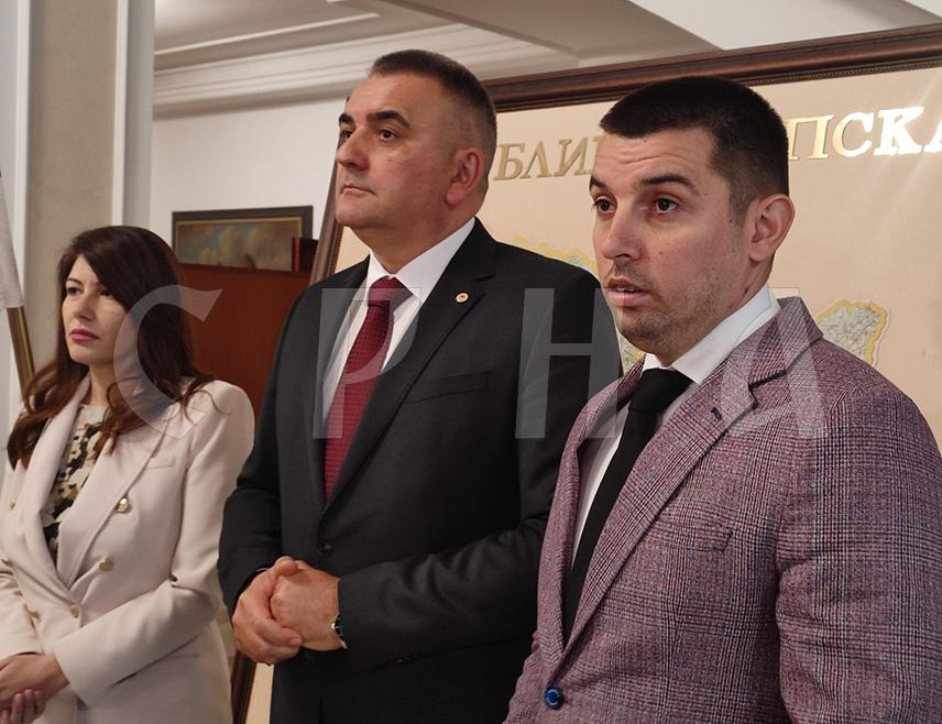 БАЊАЛУКА, 13. ОКТОБРА /СРНА/ - Премијер Републике Српске Саво Минић отворио је данас у Бањалуци конференцију и сајам поводом Међународног дана жена на селу, 15. октобра, истакавши да су жене стуб друштва и да ће увијек имати подршку Владе.