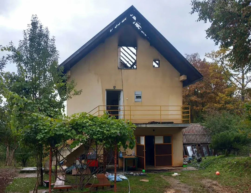 ПАЛЕ, 14. ОКТОБРА /СРНА/ - Православно удружење "Свети Сава" са Пала покренуло је акцију прикупљања помоћи за породицу Пољаковића из Доње Љубогоште, за санацију куће која је изгорјела у пожару.
