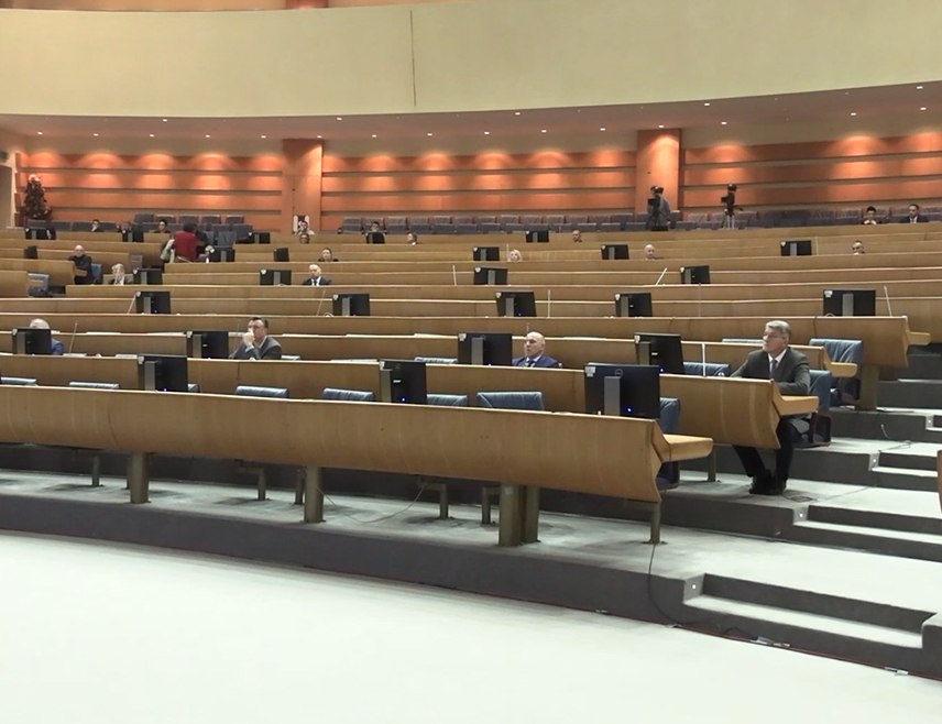 САРАЈЕВО, 15. ОКТОБРА /СРНА/ - Представнички дом Парламентарне скупштине одбио је захтјев да се Приједлог закона о регулатору, преносу и тржишту електричне енергије у БиХ разматра по хитном поступку, због чега ће по Пословнику бити разматран у скраћеном поступку.