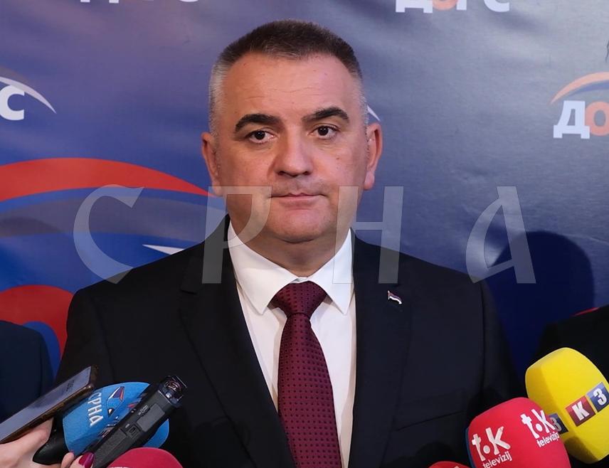 БАЊАЛУКА, 16. ОКТОБРА /СРНА/ - Премијер Републике Српске Саво Минић изјавио је да је Дејтонским мировним споразумом јасно одређено шта припада Републици Српској, те поручио да оно што је у Српској на њу се и књижи.