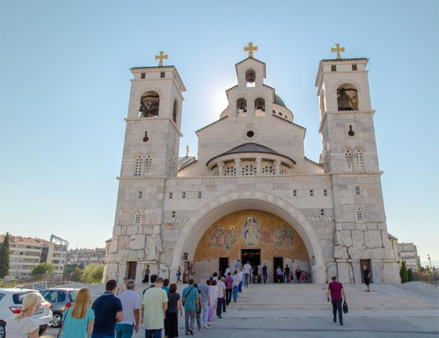 ПОДГОРИЦА, 16. ОКТОБРА /СРНА/ - У Црној Гори расте повјерење грађана у Српску православну цркву /СПЦ/, показало је истраживање Центра за демократију и људска права /ЦЕДЕМ/.