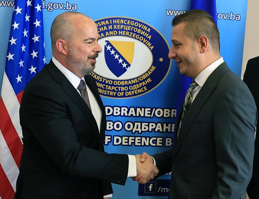 SARAJEVO, OCTOBER 16 /SRNA/ - At a meeting today with the chargé d’affaires of the U.S. Embassy in BiH, John Ginkel, Deputy Defense Minister in the Council of Ministers Aleksandar Goganović highlighted the importance of all domestic and international actors respecting the Dayton Peace Agreement, and stressed that decisions in BiH should be made through agreement and mutual respect.