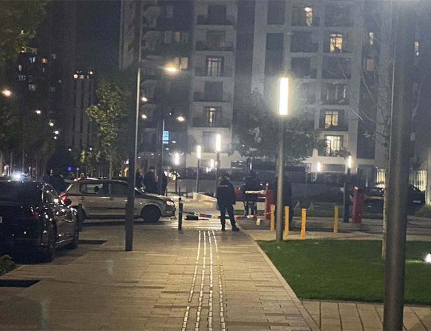 БЕОГРАД, 17. ОКТОБРА /СРНА/ - Мушкарац /35/ убијен је у пуцњави у Београду на води, потврђено је из београдске хитне помоћи.