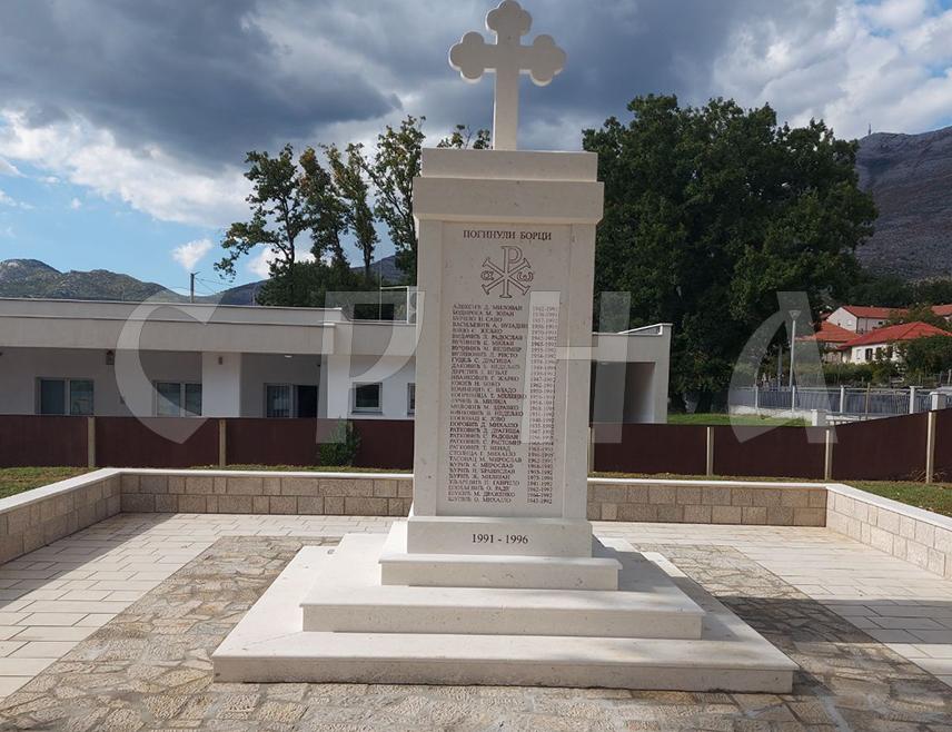 TРЕБИЊЕ, 17. ОКTОБРА /СРНА/ - У требињском насељу Горица сутра ће бити отворен и освештан Спомен-парк за 51 погинулог, преминулог и трагично страдалог борца из те мјесне заједнице.