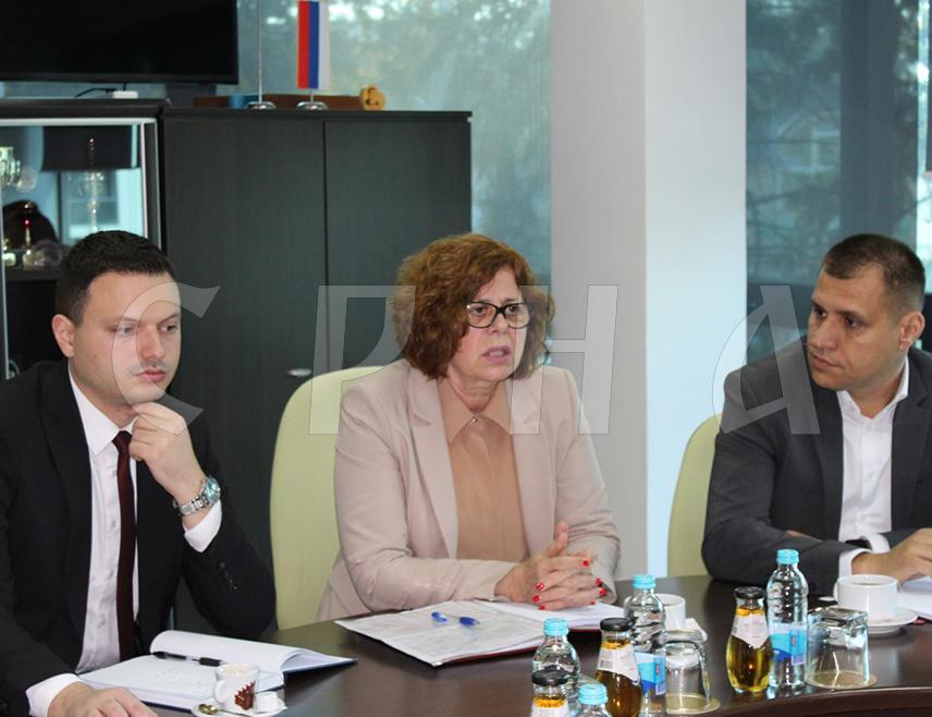 БАЊАЛУКА, 17. ОКТОБРА /СРНА/ - Министар управе и локалне самоуправе Републике Српске Сенка Јујић изјавила је да су Лакташи увођењем низа е-сервиса побољшали услуге према грађанима, те да је ријеч о локалној заједници која је створила одличне услове за инвестирање.