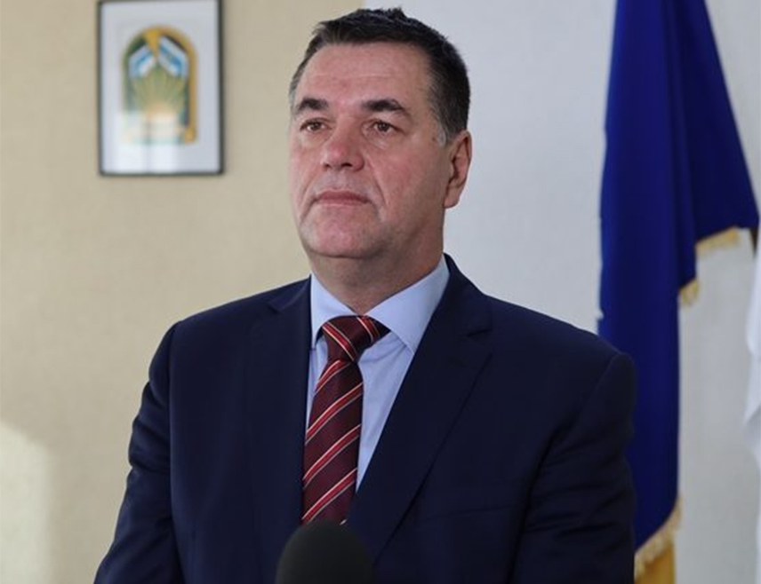 ТУЗЛА, 17. ОКТОБРА /СРНА/ - Општински суд у Бановићима потврдио је оптужницу против Беге Гутића /55/ из Бановића због сумње да је као предсједник Општинске организације СДА и као начелник општине починио више кривичних дјела.