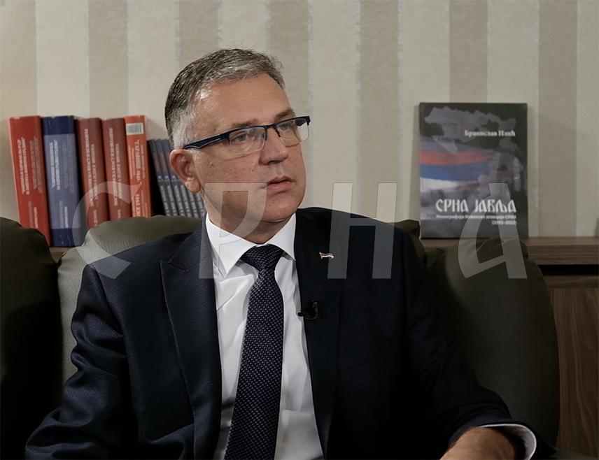 БАЊАЛУКА, 18. ОКТОБРА /СРНА/ - Министар просвјете и културе Боривоје Голубовић рекао је за Срну да је из буџета Републике Српске издвојено 600.000 КМ за инфраструктурне пројекте и санацију основних школа.