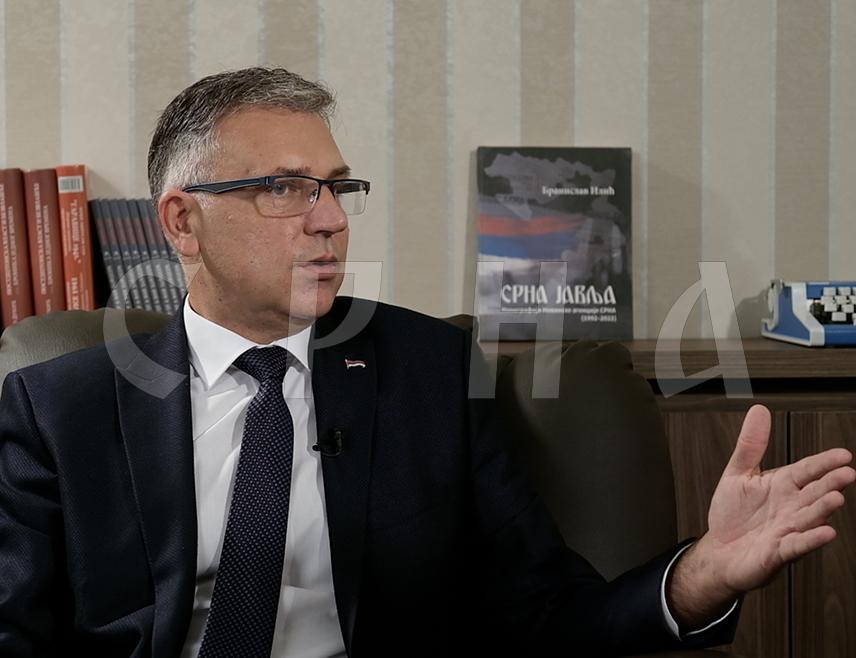 БАЊАЛУКА, 18. ОКТОБРА /СРНА/ - Министар просвјете и културе Републике Српске Боривоје Голубовић рекао је за Срну да ће у сарадњи са послодавцима покушати побољшати практичну наставу, јер она није на задовољавајућем нивоу.