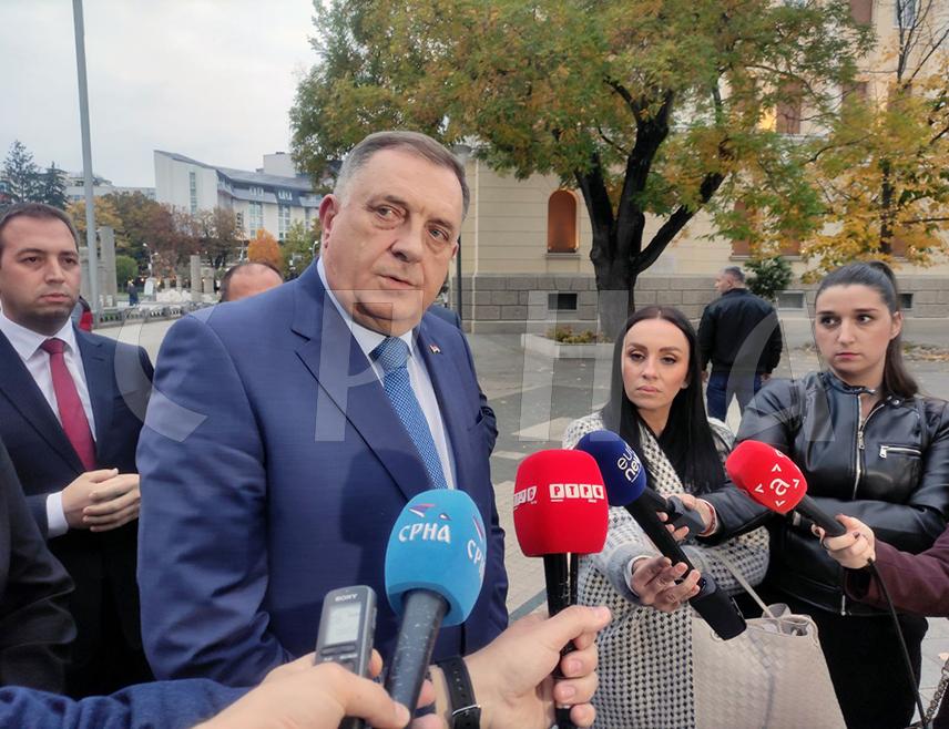 БАЊАЛУКА, 17. ОКТОБРА /СРНА/ - Предсједник Републике Српске Милорад Додик изјавио је да је извршена интернационализација проблема Српске и да вјерује да је Република нашла саговорнике са којима ће разговарати о статусним питањима.