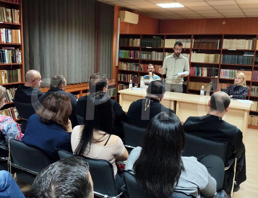 БРАТУНАЦ, 18. ОКТОБРА /СРНА/- У оквиру духовних вечери у Народној библиотеци Братунац одржана је трибина сјећања на Јездимира Дангића и Будимира Соколовића - двојицу српских мученика, који су поријеклом из Братунца.