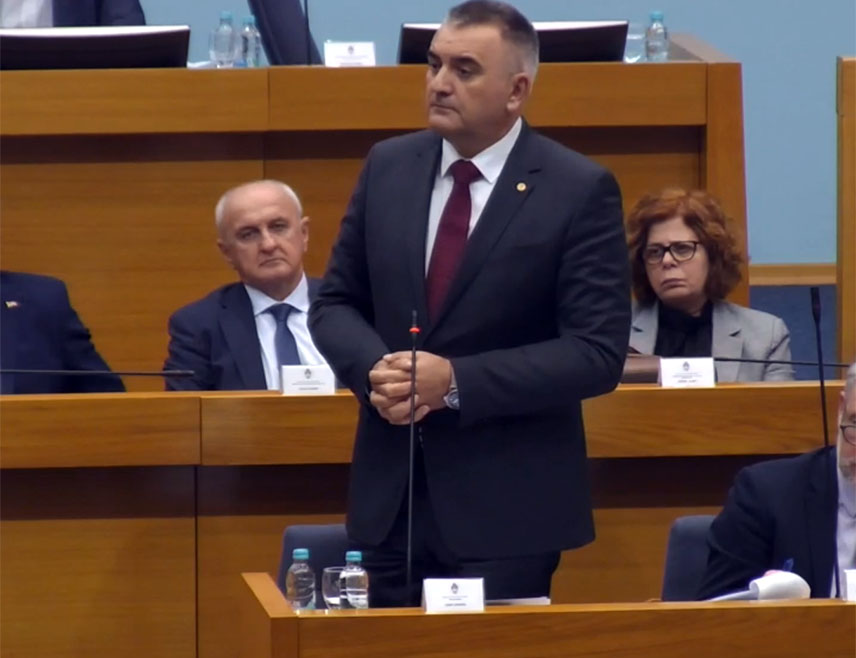 BANJA LUKA, OCTOBER 18 /SRNA/ –Republika Srpska Prime Minister Savo Minić stated at the special session of the National Assembly regarding the appointment of an acting Republika Srpska president that there has been no change in any Srpska’s official position, as Christian Schmidt’s decisions and the BiH Court’s verdicts are still not recognised.