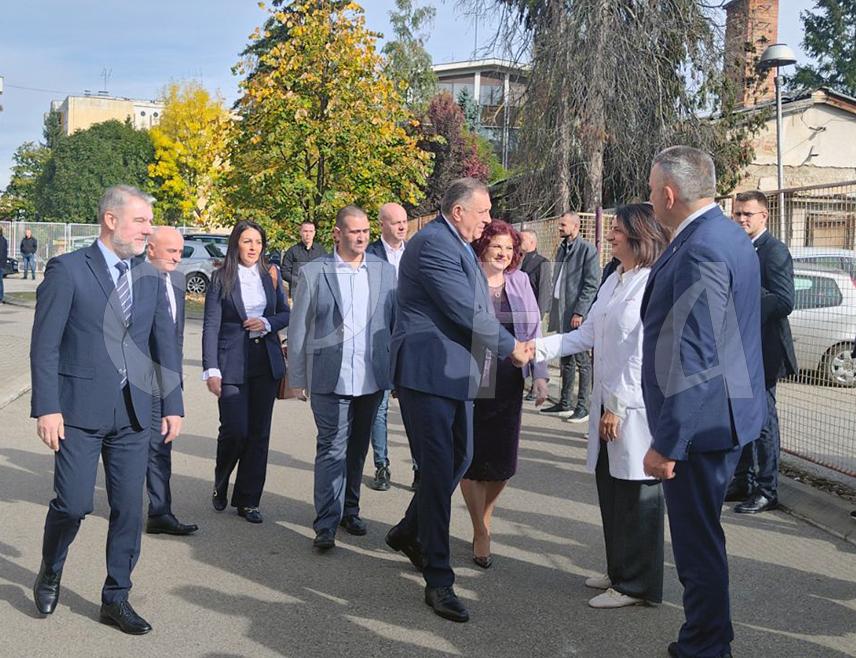 БАЊАЛУКА, 21. ОКТОБРА /СРНА/ - Лабораторија за XЛA типизацију ткива данас је отворена у Заводу за трансфузијску медицину Републике Српске у Бањалуци у присуству предсједника Милорада Додика.