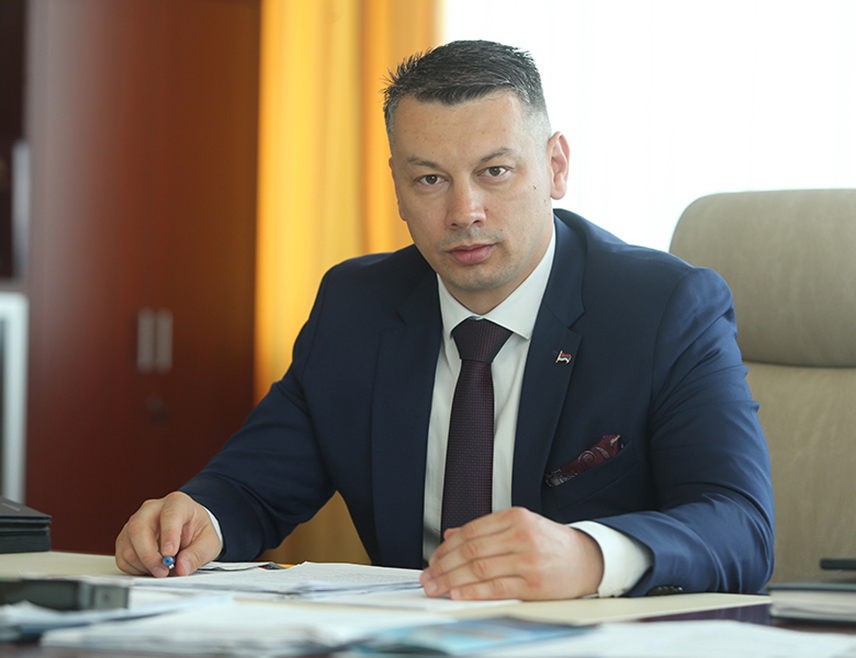 САРАЈЕВО, 21. ОКТОБРА /СРНА/ - Суд БиХ је Ненаду Нешићу укинуо мјере забране путовања и обавезног повременог јављања државном органу, те прихватио понуђено јемство од 1.370.000 КМ.
