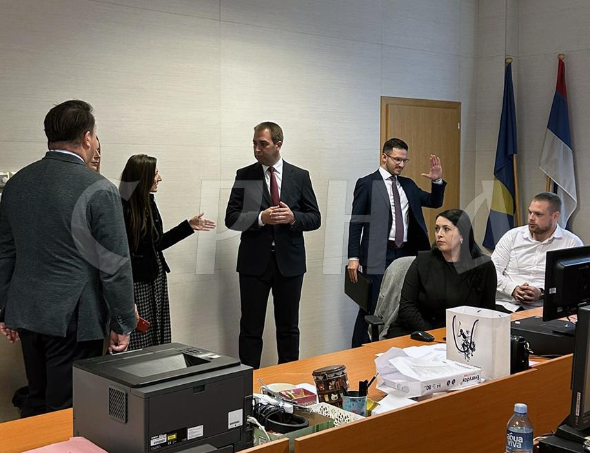 БАЊАЛУКА, 21. ОКТОБРА /СРНА/ - Министарство правде Републике Српске ће кренути са попуном Основног суда у Бањалуци са троје нових судија и даће сагласност за расписивање пријема за још пет нових судија с циљем додатне ефикасносит ове правосудне институције, изјавио је данас ресорни министар Горан Селак.