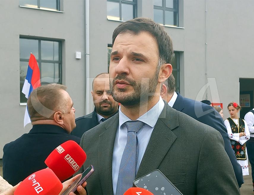 ПРИЈЕДОР, 21. ОКТОБРА /СРНА/ - Градоначелник Приједора Слободан Јавор изјавио је да отварање новог погона за производњу рударских експлозива у Фабрици "Твек" показује да овај град има потенцијал за развој у овој бранши и да се тако нађе на европској мапи.