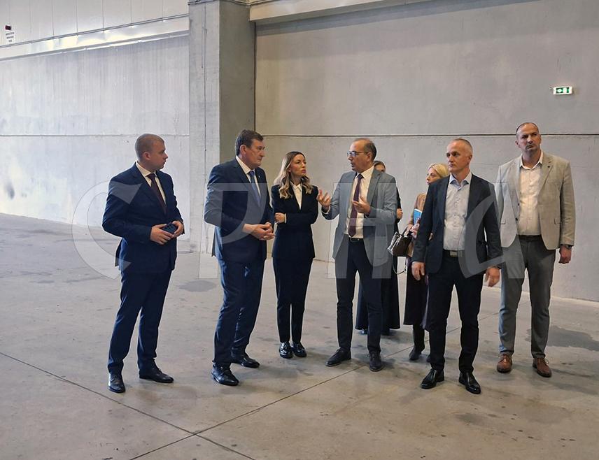 LAKTAŠI, OCTOBER 22 /SRNA/ - The Minister of Economy and Entrepreneurship of Republika Srpska Vojin Mitrović emphasized today that Republika Srpska is politically stable and that, regardless of the claims made by political Sarajevo, it is a good place for investment.