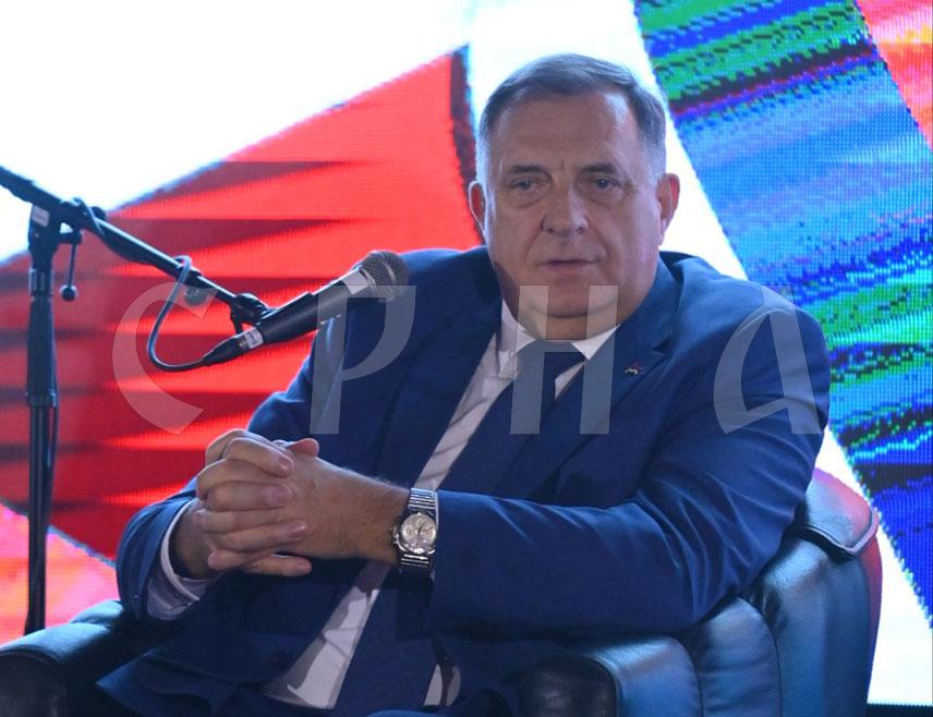 БИЈЕЉИНА, 22. ОКТОБРА /СРНА/ - Предсједник Милорад Додик изјавио је да не да на Републику Српску и на себе, али да никада није заговарао сукобе.
