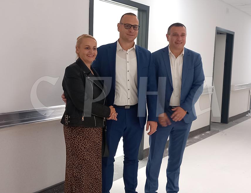 TРЕБИЊЕ, 23. ОКТОБРА /СРНА/ - Нова болница у Tребињу је на свјетском нивоу, одлично опремљена и са новом услугом - салом за интервентну кардиологију која ће пацијентима са акутним инфарктом миокарда бити доступна 24 часа, изјавио је начелник Клинике за кардиохирургију Универзитетског клиничког центра Републике Српске Никола Шобот.