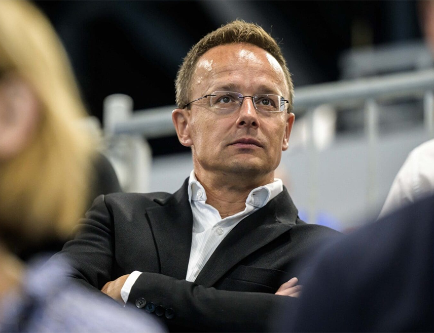 БУДИМПЕШТА, 23. ОКТОБРА /СРНА/ - Мађарска држи отворене канале за комуникацију са Русијом ради проналажење рјешења за сукоб у Украјини, изјавио је мађарски министар спољних послова и трговине Петер Сијарто.