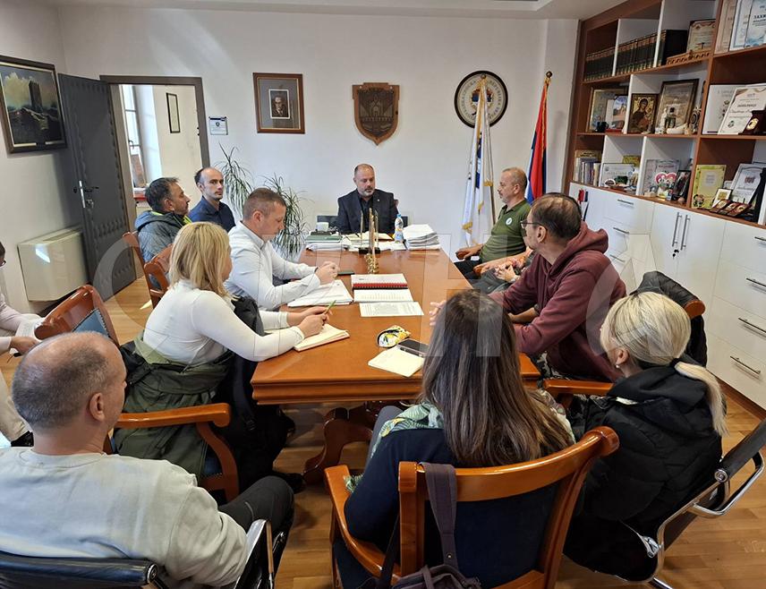 ВИШЕГРАД, 23. ОКТОБРА /СРНА/ - Представници Завода за заштиту природе Србије и Завода за заштиту културно-историјског и природног насљеђа Републике Српске разговарали су данас у Вишеграду о заједничким активностима с циљем проглашења заштићеним подручје Великог Стоца, што је пројекат који су договориле двије владе на Свесрпском сабору.