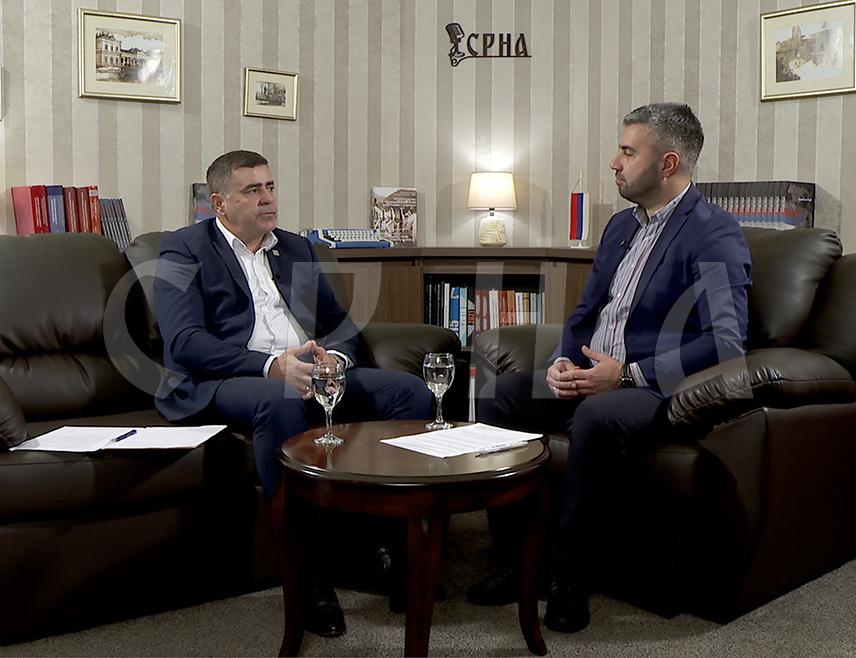 БАЊАЛУКА, 25. ОКТОБРА /СРНА/ - Вршилац дужности генералног директора предузећа "Шуме Републике Српске" Блашко Каурин поручио је да је информациони систем од изузетне важности за транспарентно пословање овог предузећа, те очекује да у наредном периоду буде у стоодстотној функцији у свим шумским газдинствима.