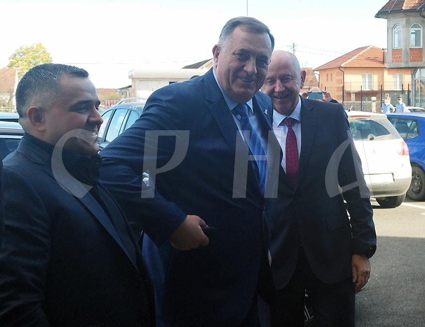 BANJA LUKA, OCTOBER 24 /SRNA/ – The Iskra factory keeps developing and has already launched new investments thanks to the favourable business environment in Republika Srpska and the good functioning of its system, said Iskra owner Dušan Šešok after touring the factory with President Milorad Dodik.