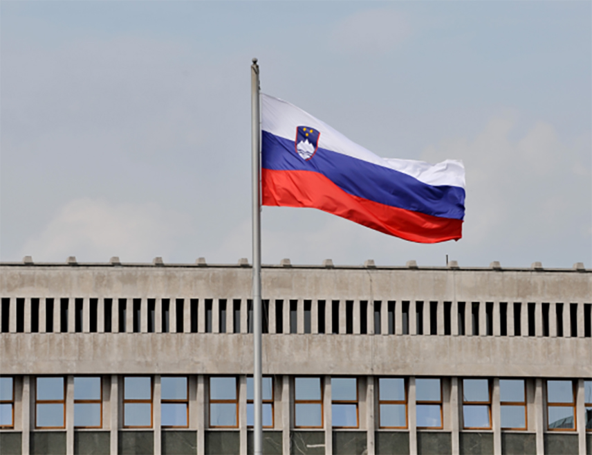 ЉУБЉАНА, 26. ОКТОБРА /СРНА/ - Словеначки министар правосуђа Андреја Катич најавила је, поводом смрти 48-годишњака који је претучен у Новом Месту, да ће понудити оставку премијеру Роберту Голобу.