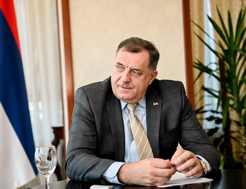 БАЊАЛУКА, 27. ОКТОБРА /СРНА/ - Предсједник Милорад Додик рекао је да се Република Српска стално гради због чега је поносан.