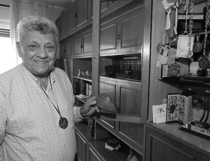 БИЈЕЉИНА, 28. ОКТОБРА /СРНА/ - Српски кошаркашки тренер Ранко Жеравица /1929-2015/, који је до највећих трофеја довео мушку кошаркашку репрезентацију Југославије, преминуо је 29. октобра 2015. године.