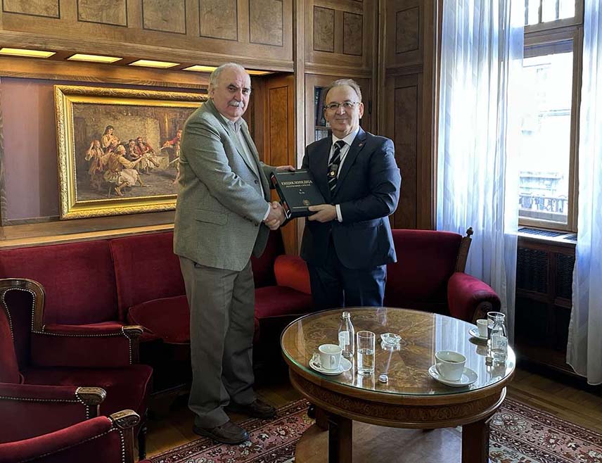 БАЊАЛУКА, 28. ОКТОБРА /СРНА/ - Сарадња Српске академије наука и уметности /САНУ/ и Академије наука и умјетности Републике Српске /АНУРС/ током протеклих година била је у сталном успону, констатовали су данас предсједници двије институције Зоран Кнежевић и Драгољуб Мирјанић.