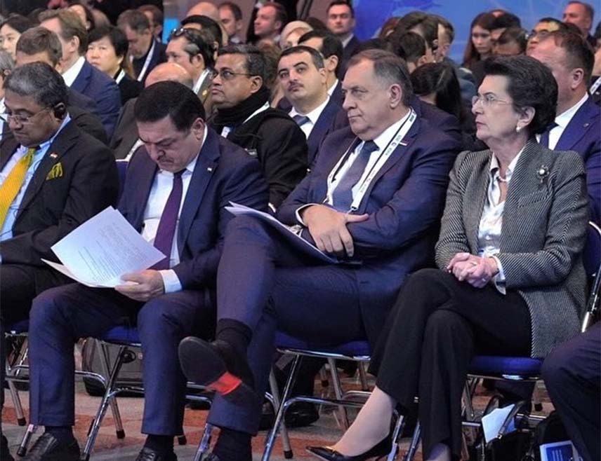 МИНСК, 28. ОКТОБРА /СРНА/ - Предсједник Милорад Додик оцијенио је да су руске власти привржене миру и дијалогу, а да ЕУ није спремна за дијалог са Москвом због недостатка практичног расуђивања.